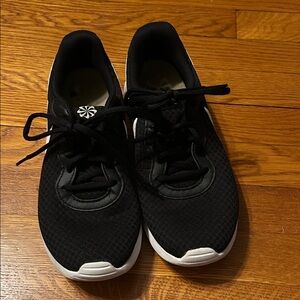 Nike Tanjun sneakers size 9
